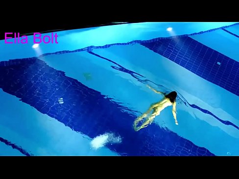 ❤️ Non podo deixar de mirar, unha moza loira que é sorprendida nadando espida na piscina do resort ELLA BOLT Porno en % gl.myinvest.top % ﹏